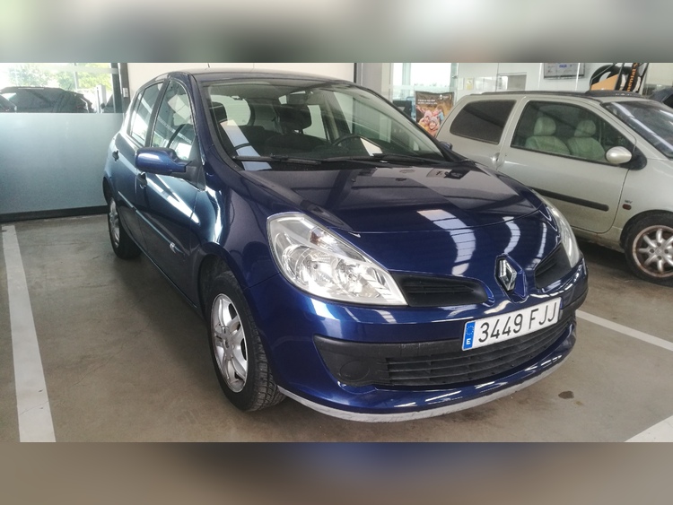 Renault CLIO III AUTENTIC 1.4 16V 98CV  foto 3