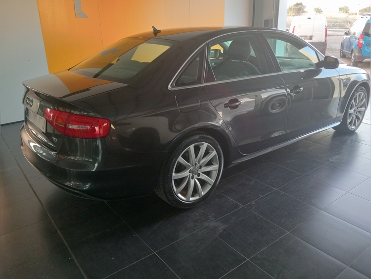 Audi A4 S LINE foto 6