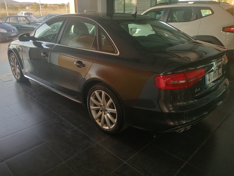Audi A4 S LINE foto 5